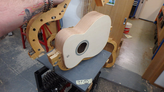Maton T.E Personal Guitar Sitka Spruce and AAA"Bees Wings" Queensland Maple ID-11826 - Artisan Guitars