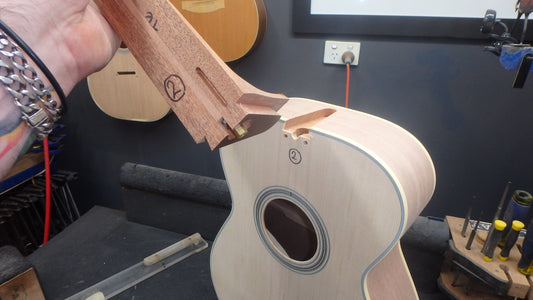 Maton T.E Personal Guitar Sitka Spruce and AAA"Bees Wings" Queensland Maple ID-11826 - Artisan Guitars