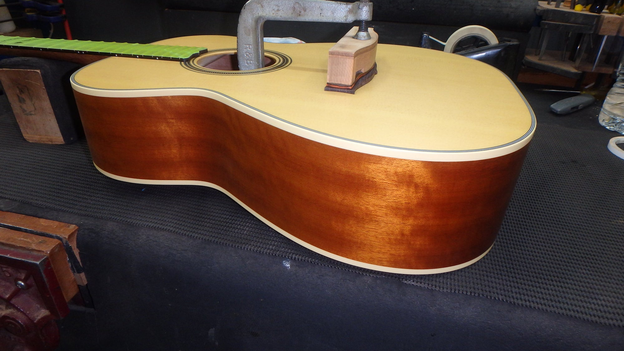 Maton T.E Personal Guitar Sitka Spruce and AAA"Bees Wings" Queensland Maple ID-11826 - Artisan Guitars