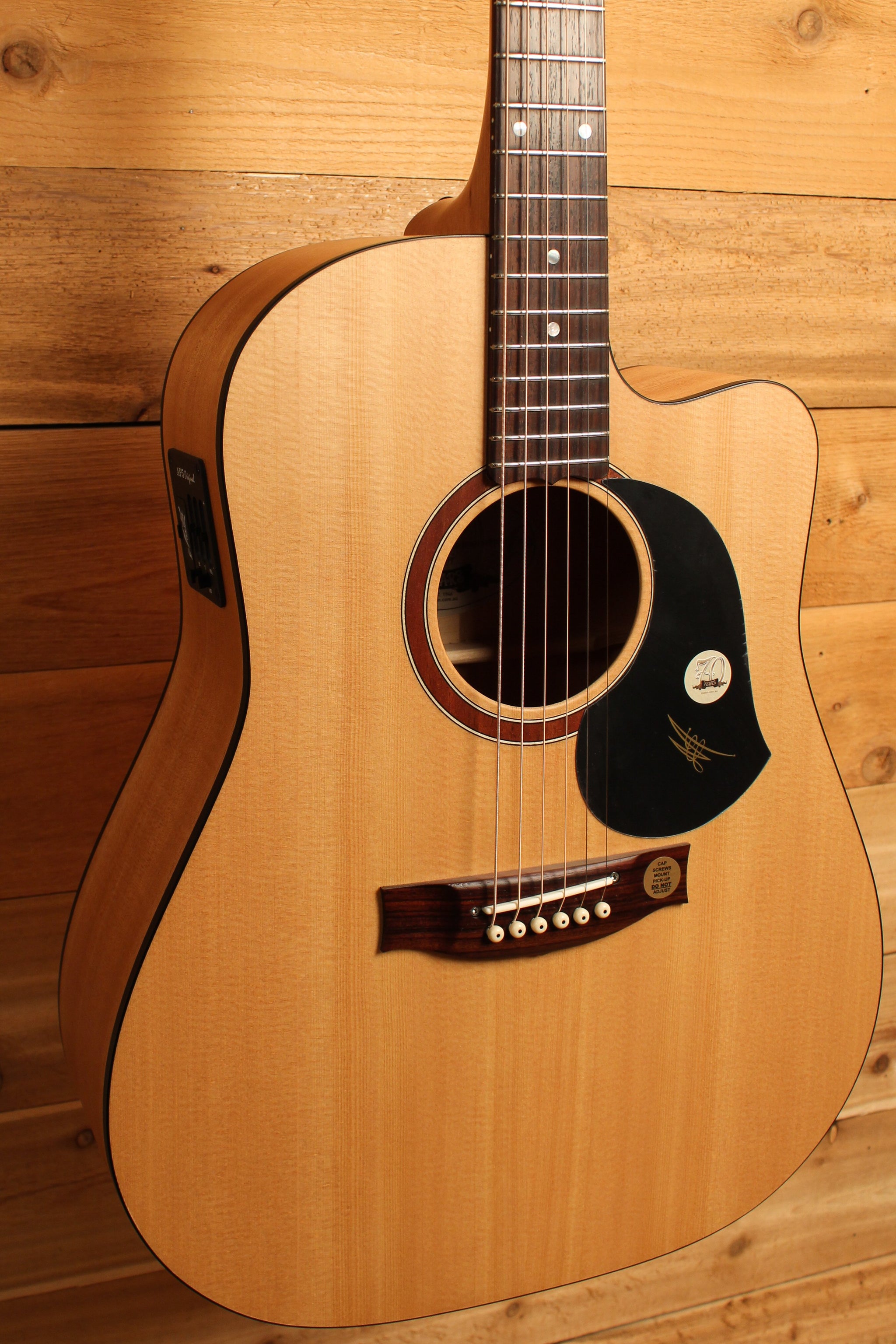Maton SRS 60C Solid Road Series w/ Sitka & Queensland Maple ID-13229 - Artisan Guitars