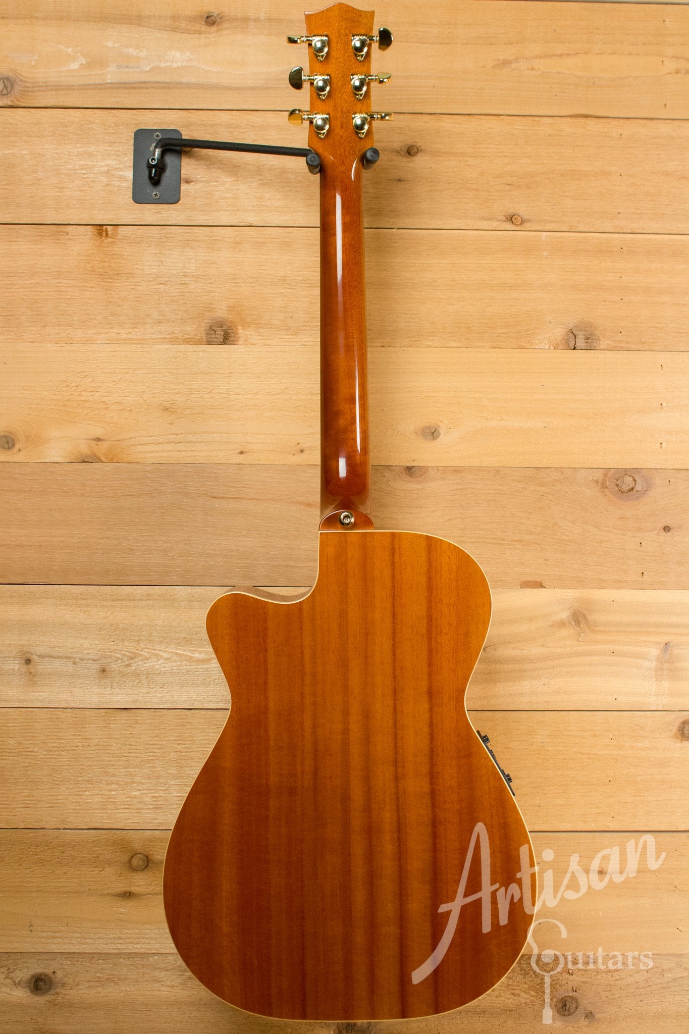 Maton EBG 808CLG Performer Series Guitar Bunya and Queensland Maple with Cutaway Pre-Owned 2015 ID-11045 - Artisan Guitars