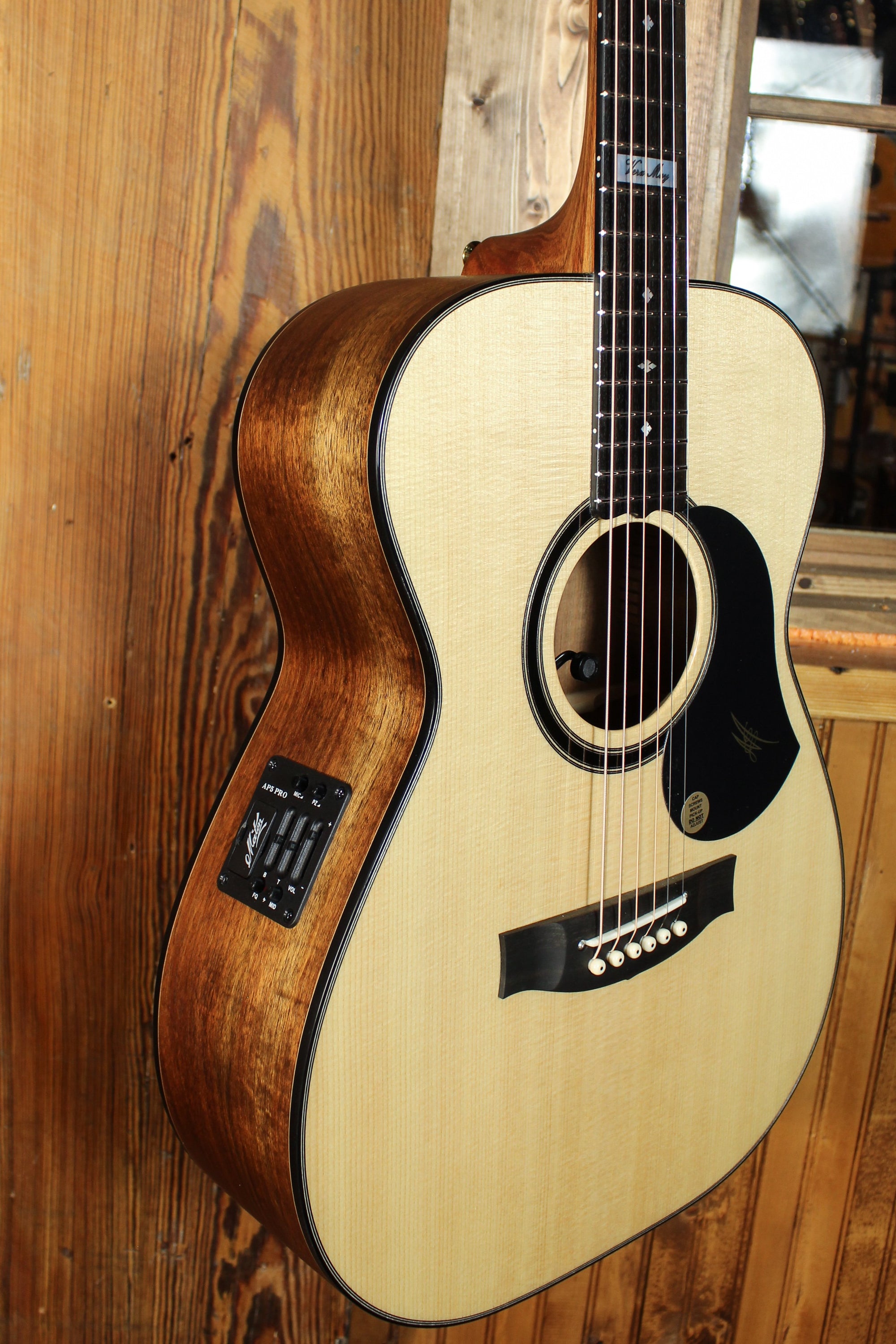 Maton Vera May Special w/ Lutz Spruce & Blackwood ID-13774 - Artisan Guitars