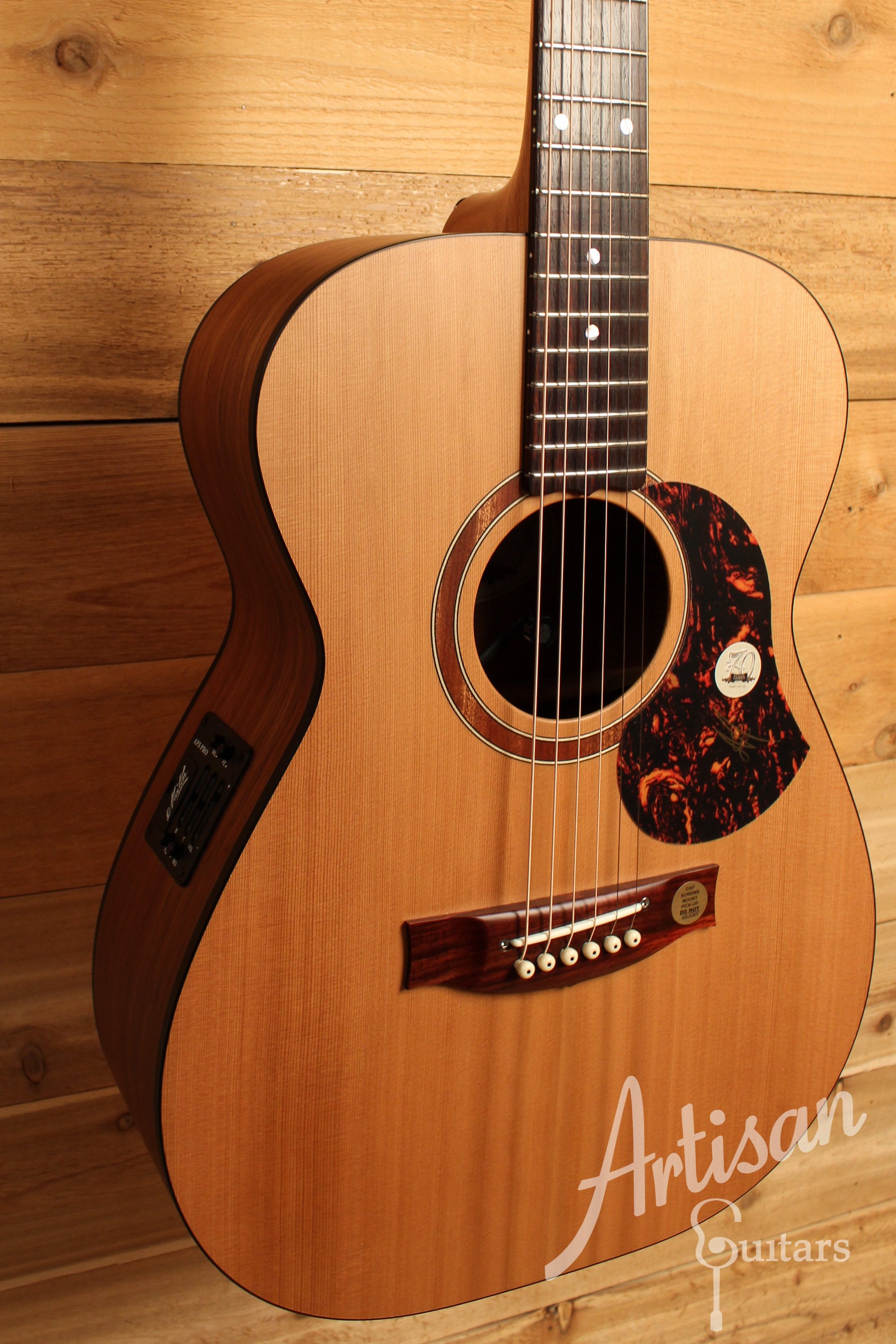 Maton SRS808 Guitar Western Red Cedar and Solid Blackwood ID-12690 - Artisan Guitars