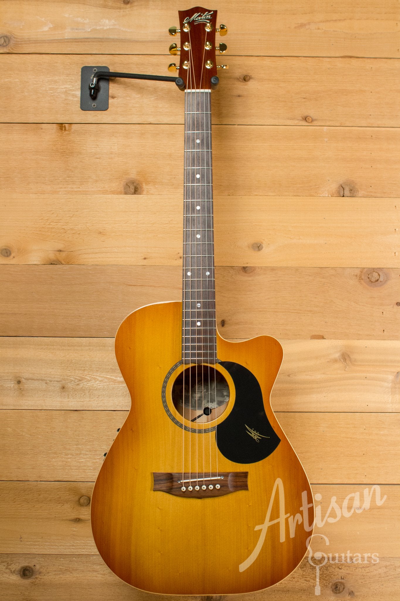 Maton EBG 808CLG Performer Series Guitar Bunya and Queensland Maple with Cutaway Pre-Owned 2015 ID-11045 - Artisan Guitars