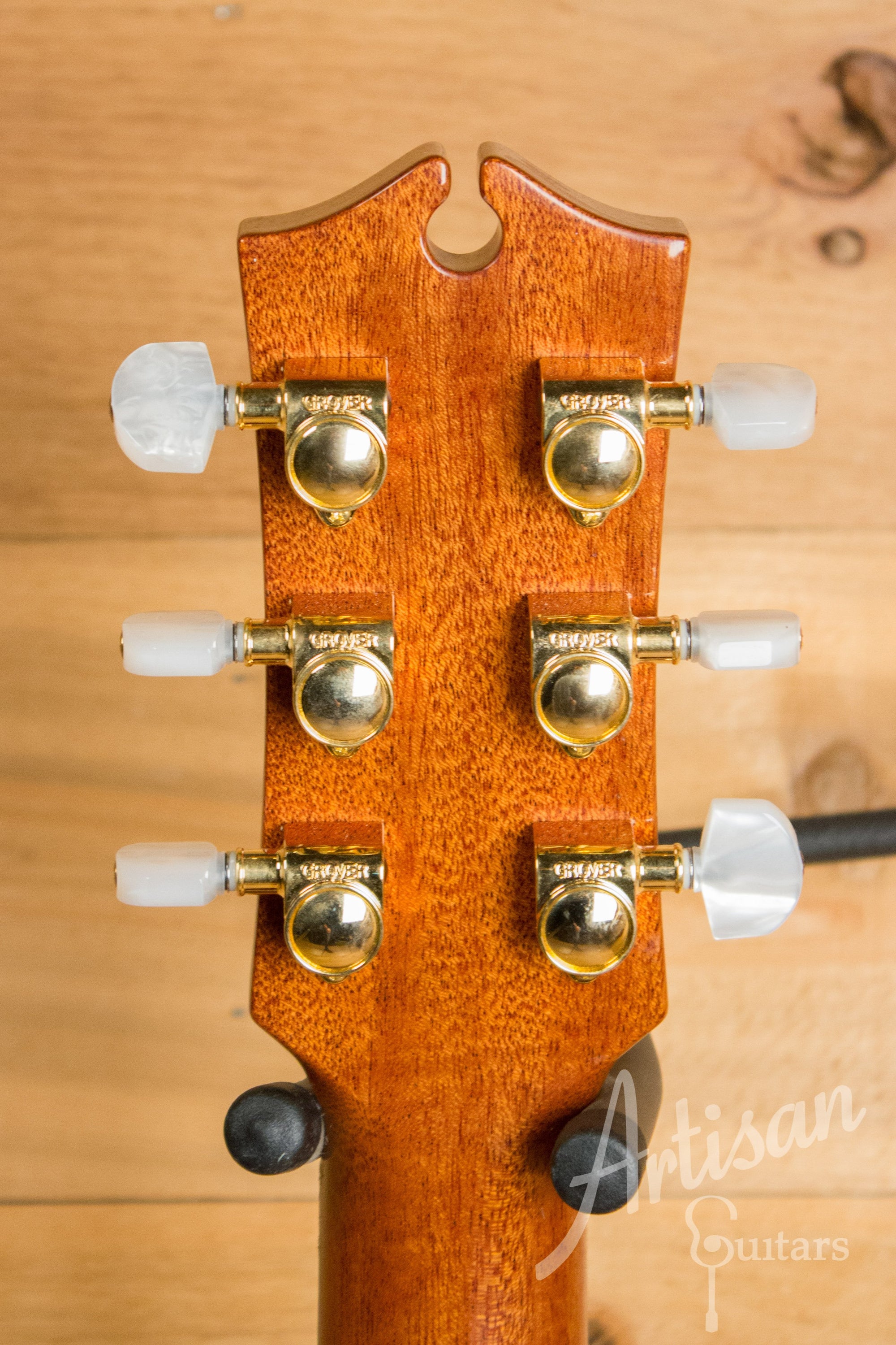 Maton EM100C 808 Custom Shop Messiah Series with Sitka and Indian Rosewood Cutaway Pre-Owned 2014 ID-11204 - Artisan Guitars