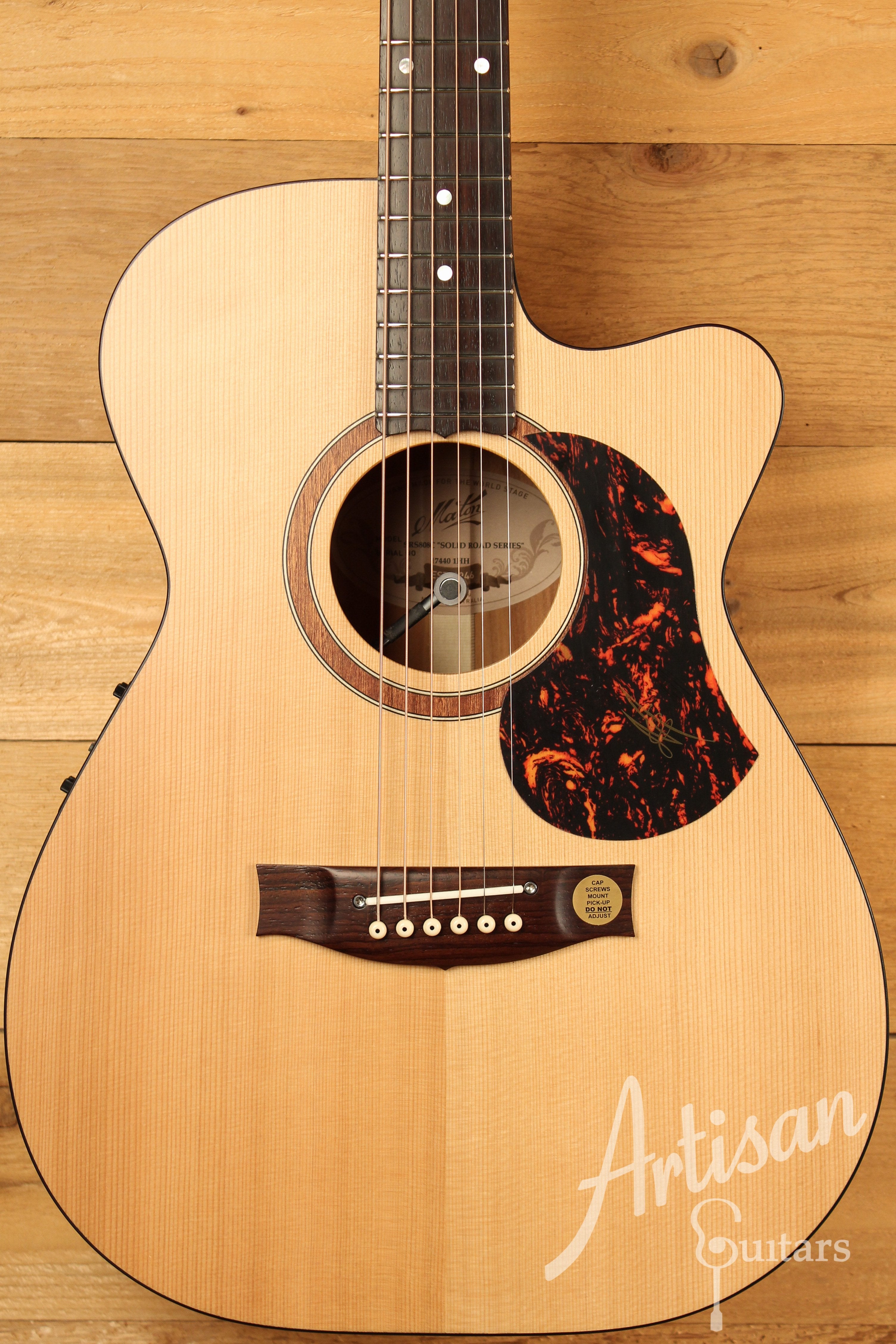 Maton SRS808C Guitar Western Red Cedar and Solid Blackwood w