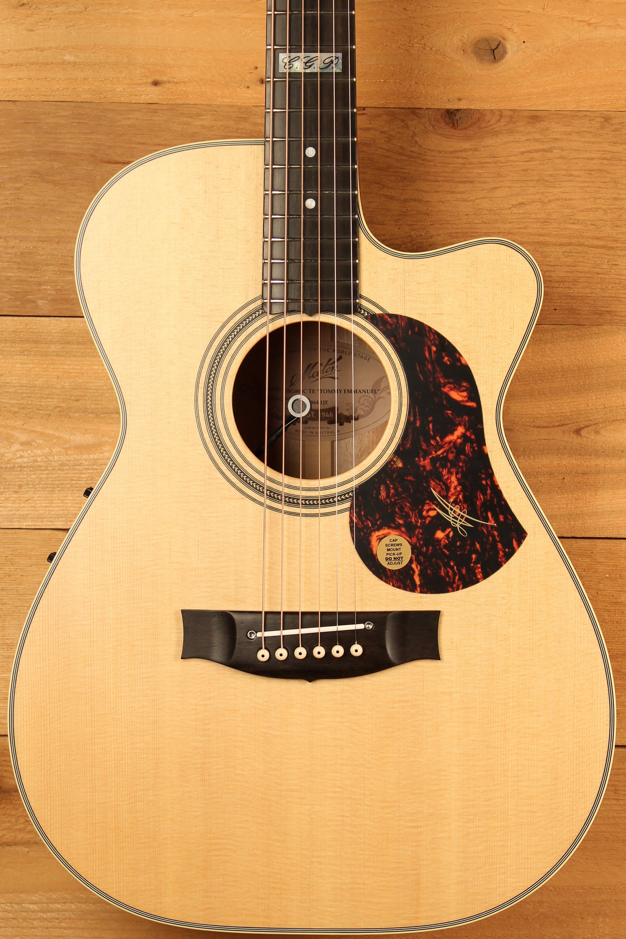 Maton EBG 808C TE Tommy Emmanuel Signature Guitar w/ Cutaway ID-13454 - Artisan Guitars