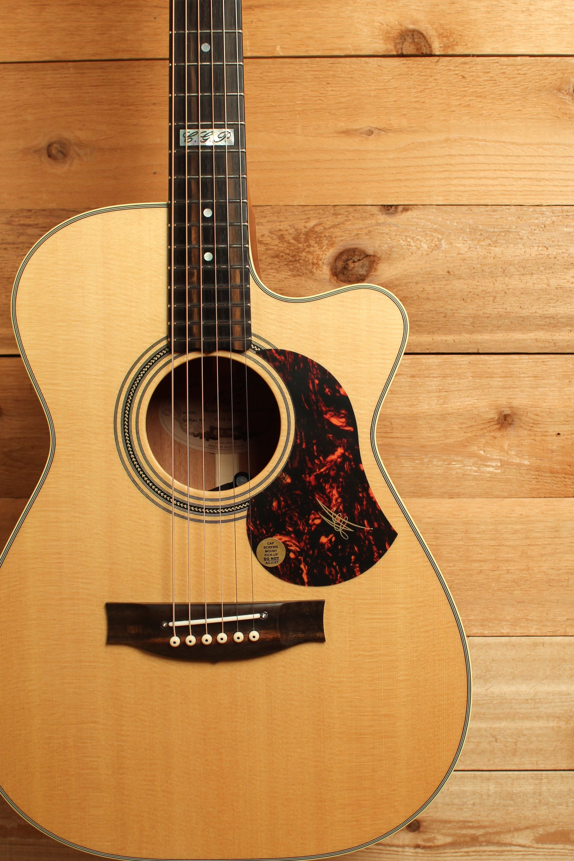 Maton EBG 808C TE Tommy Emmanuel Signature Guitar w/ Cutaway ID-13321 - Artisan Guitars