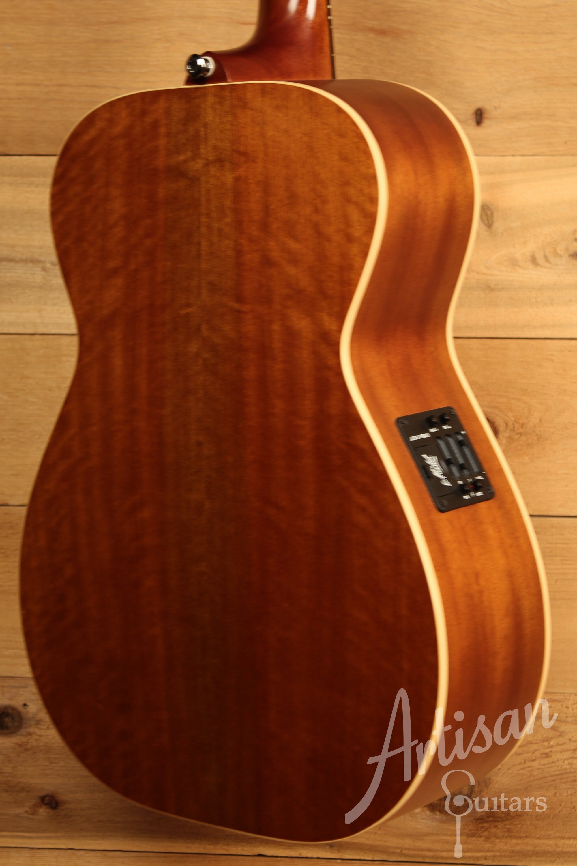 Maton EBG808TE Tommy Emmaunel Signature Sitka and Queensland Maple Pre-Owned 2014 ID-11880 - Artisan Guitars