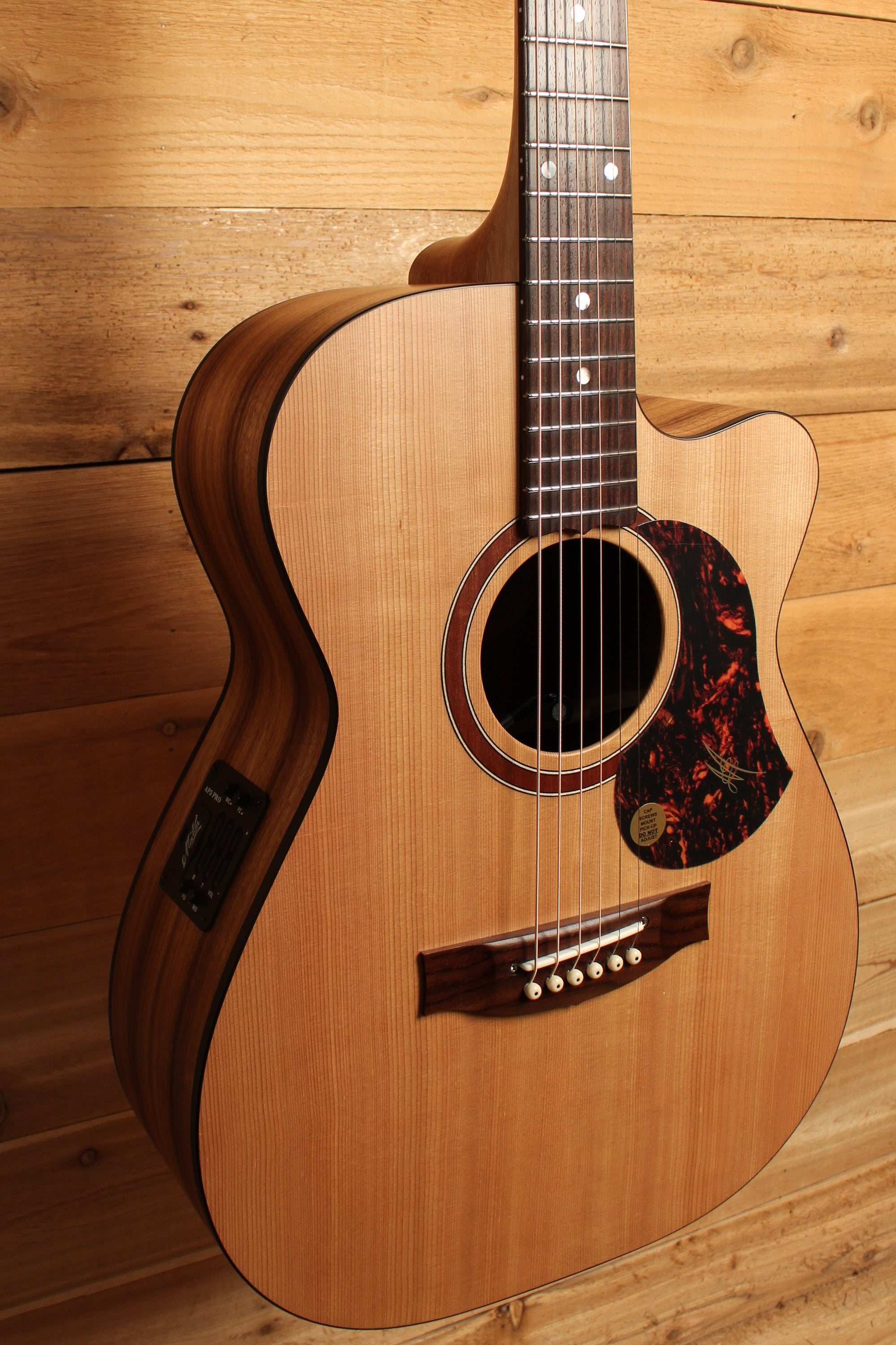 Maton SRS808C Guitar Western Red Cedar and Solid Blackwood w/ Cutaway ID-13311 - Artisan Guitars