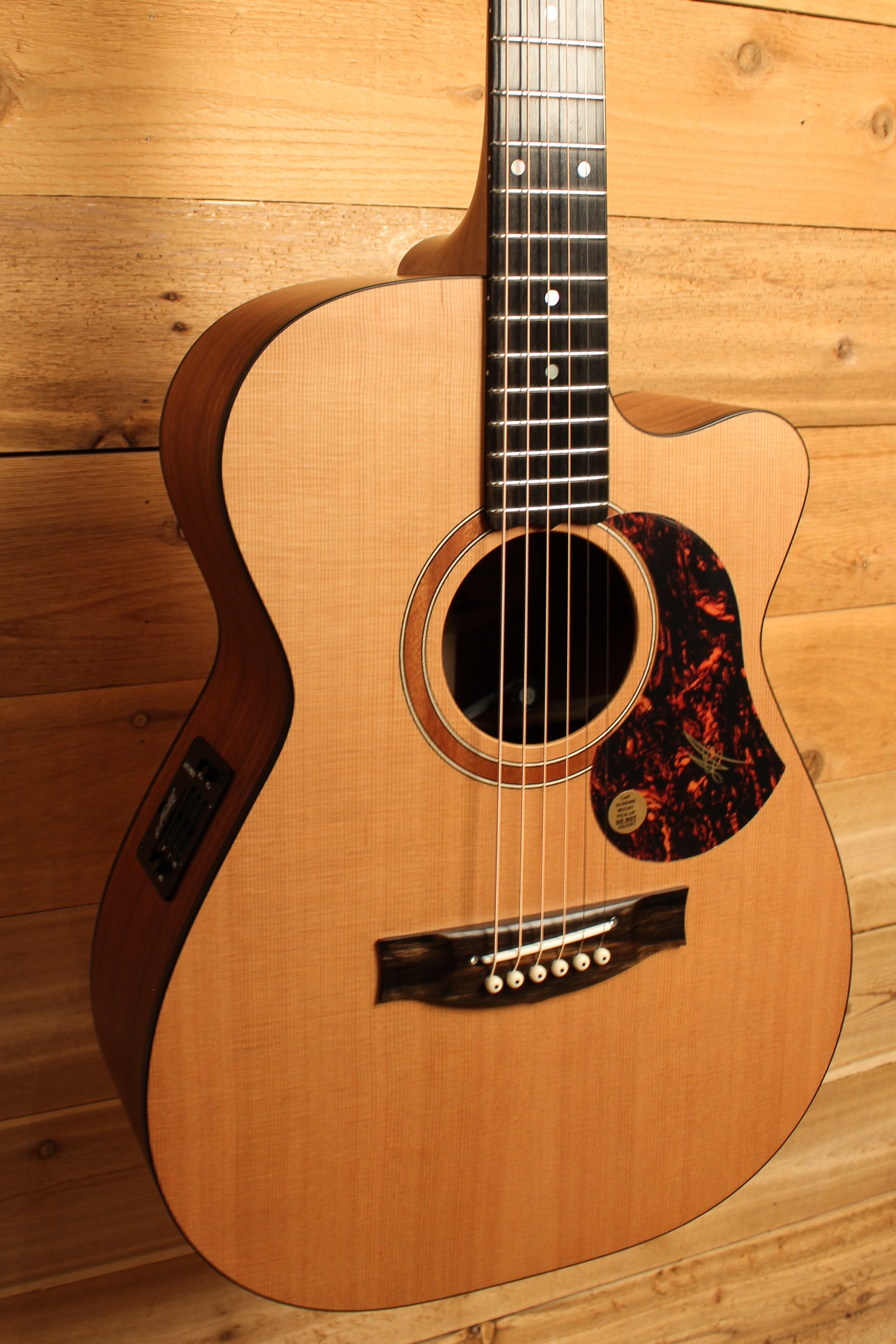 Maton SRS808 Guitar with Western Red Cedar Blackwood and Cutaway ID-13701 - Artisan Guitars