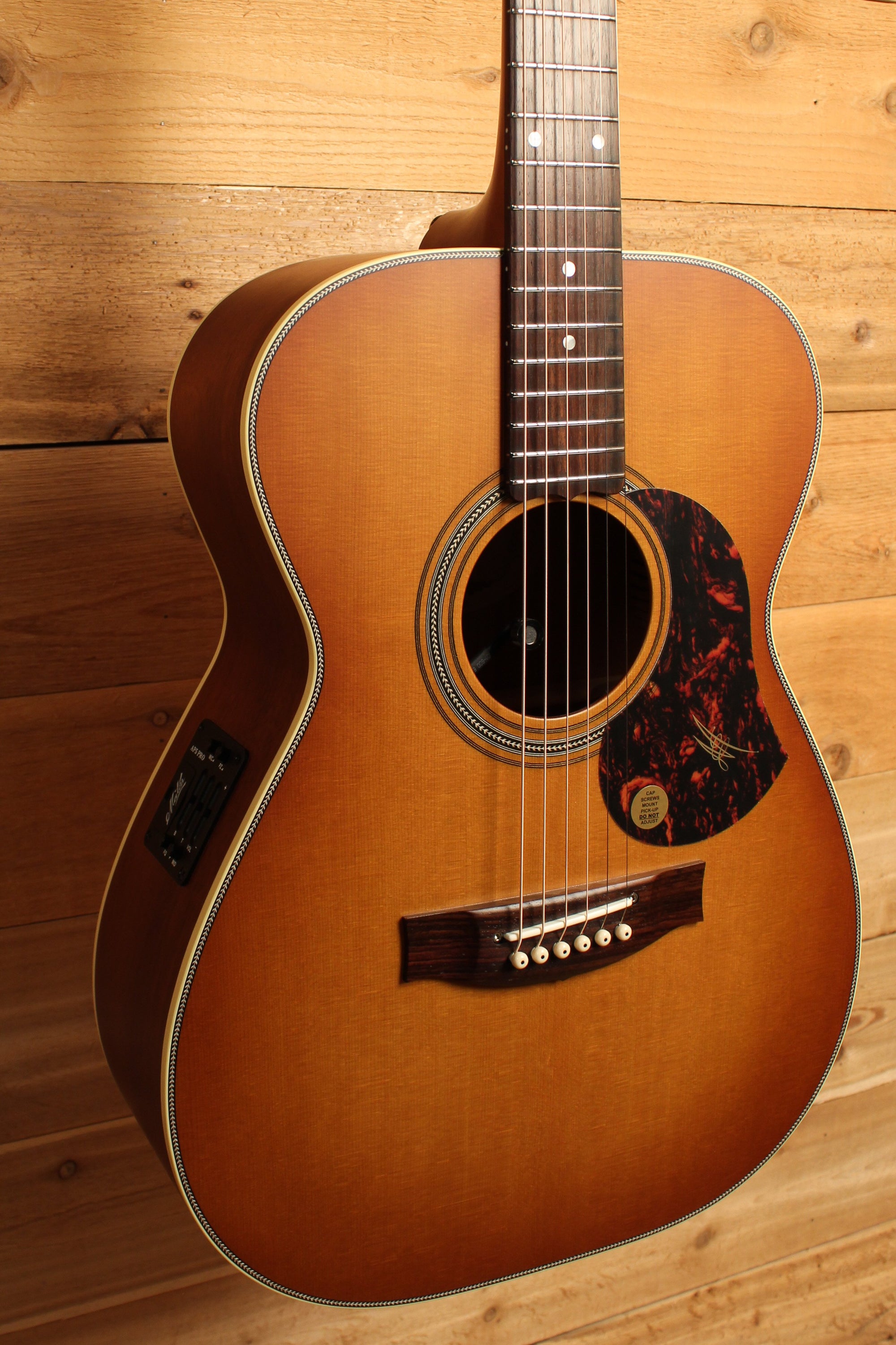 Maton EBG808 Nashville Series Sitka Spruce & Blackwood w/ Vintage Amber Sunburst Finish ID-13254 - Artisan Guitars