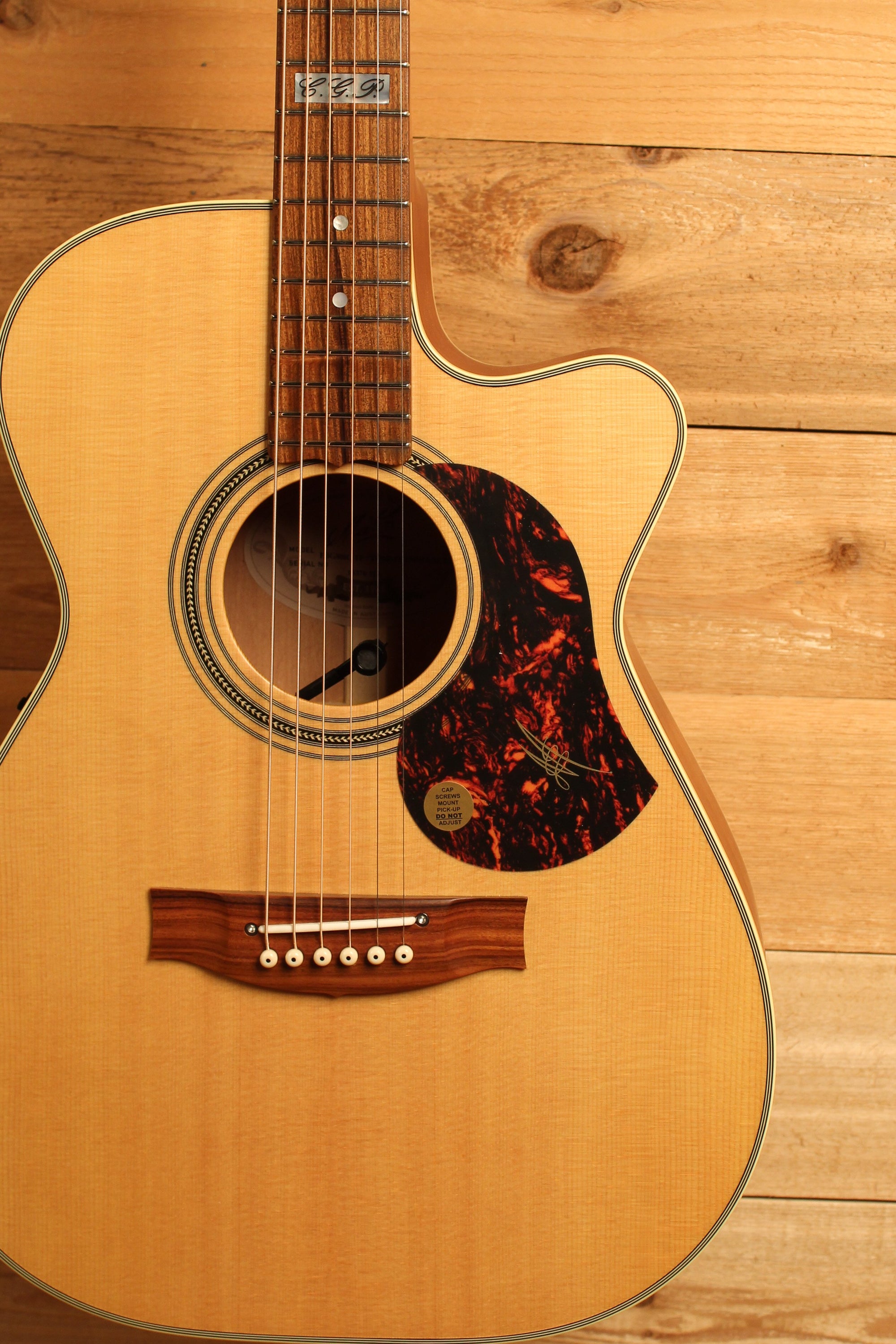 Maton EBG 808C TE Tommy Emmanuel Signature Guitar w/ Cutaway ID-13329 - Artisan Guitars