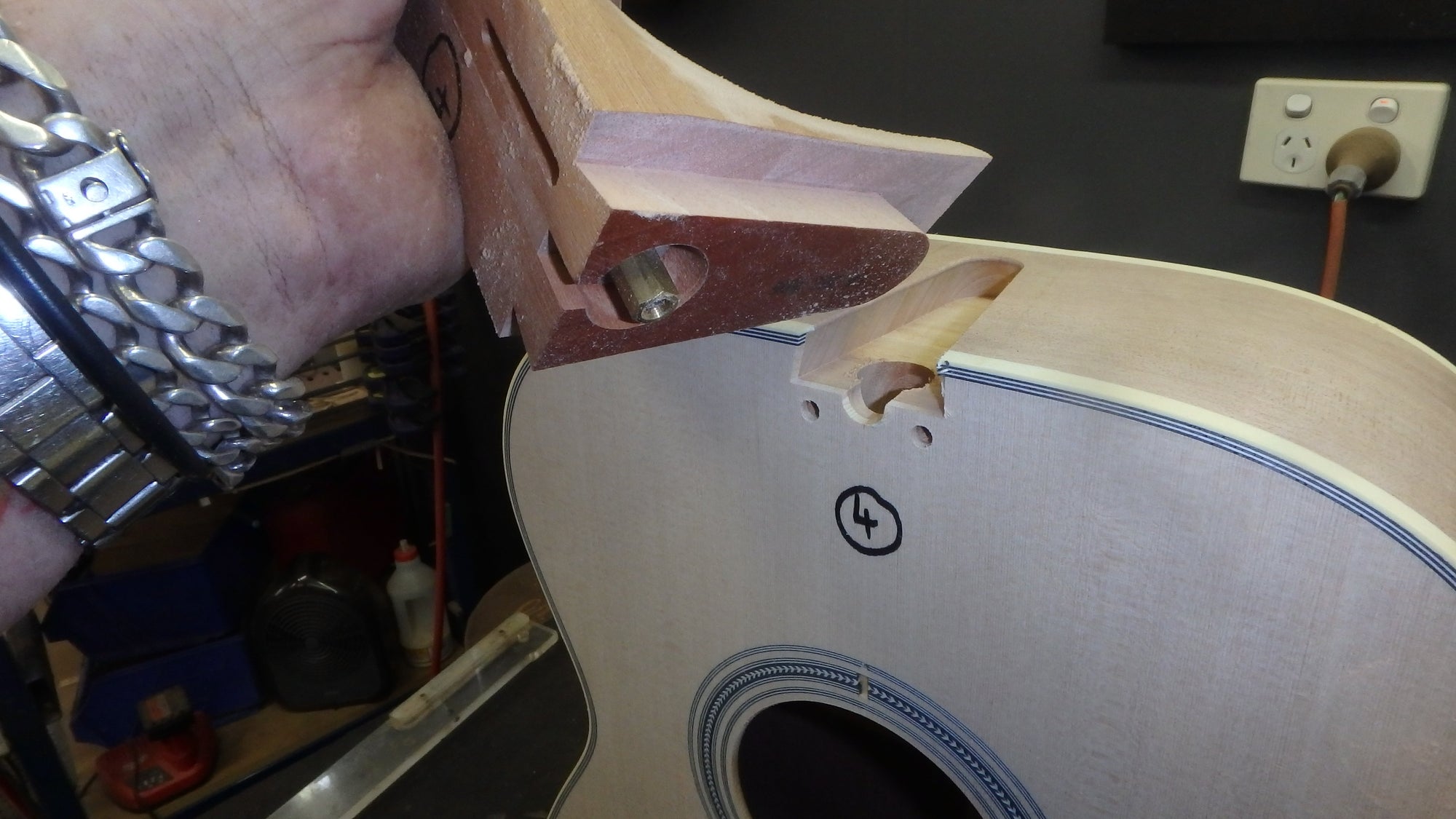 Maton T.E Personal Guitar Sitka Spruce and AAA"Bees Wings" Queensland Maple ID-10694 - Artisan Guitars