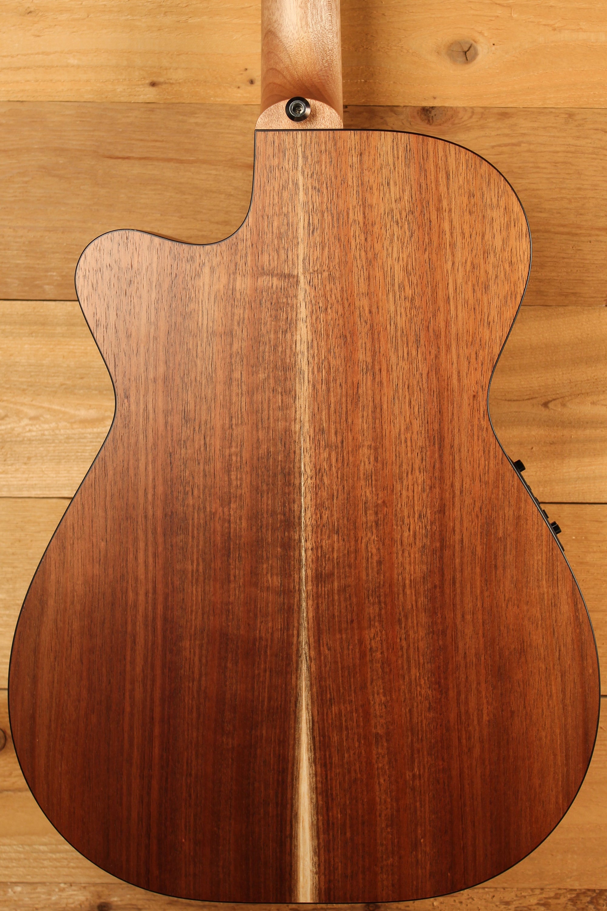 Maton SRS808 Guitar with Western Red Cedar Blackwood and Cutaway ID-13699 - Artisan Guitars