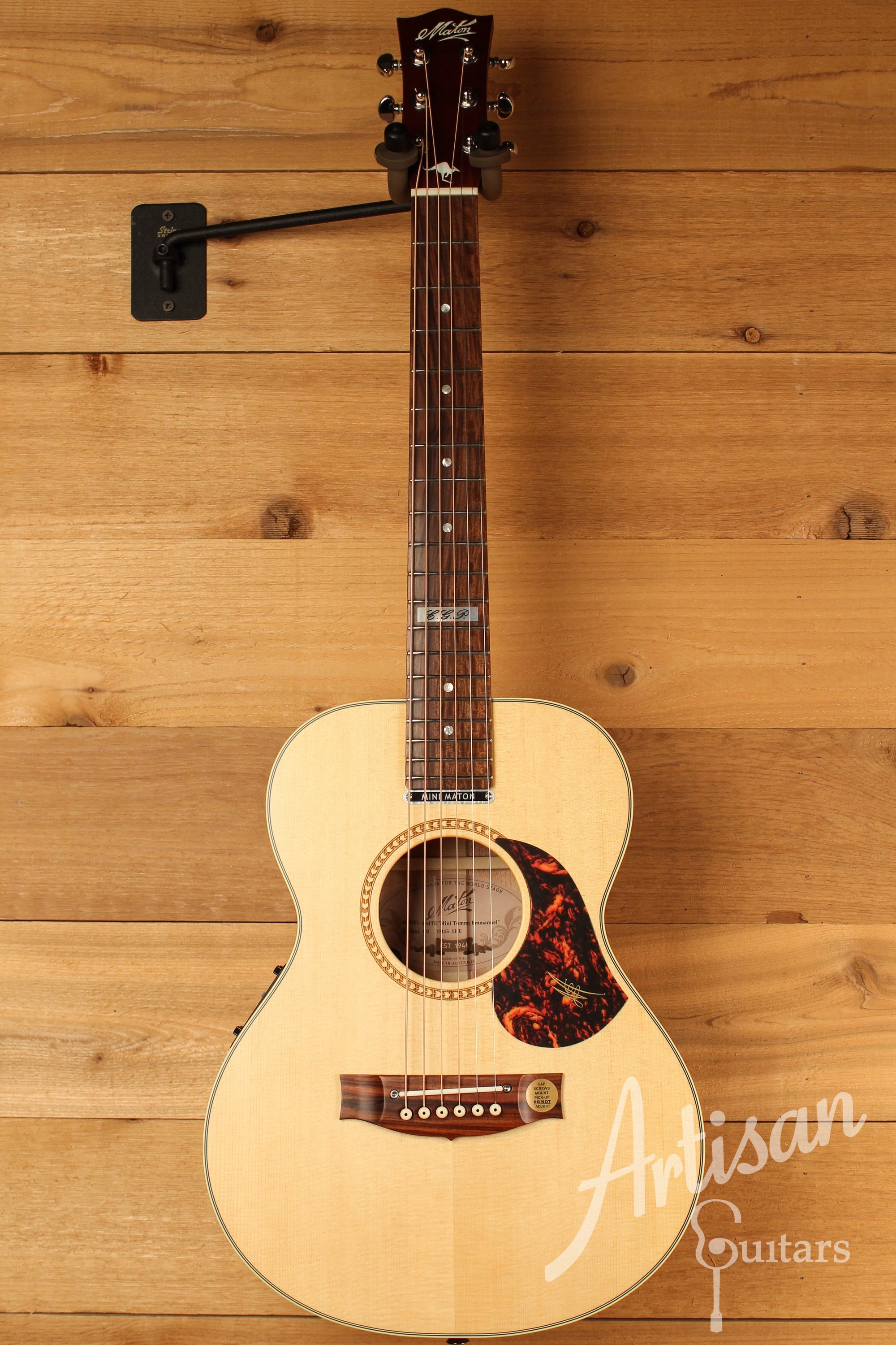 Maton EMTE Tommy Emmanuel Signature Mini Guitar Sitka Spuce and Queensland Maple ID-12901 - Artisan Guitars