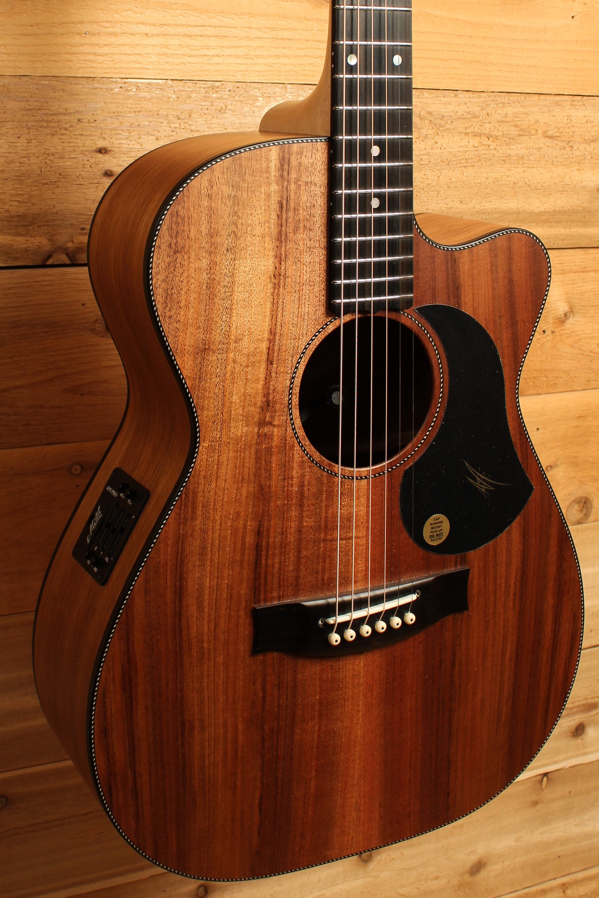 Maton EBW808 Cutaway Guitar w/ Blackwood Top, Back & Sides w/ AP5 Pro Pickup System ID-13461 - Artisan Guitars