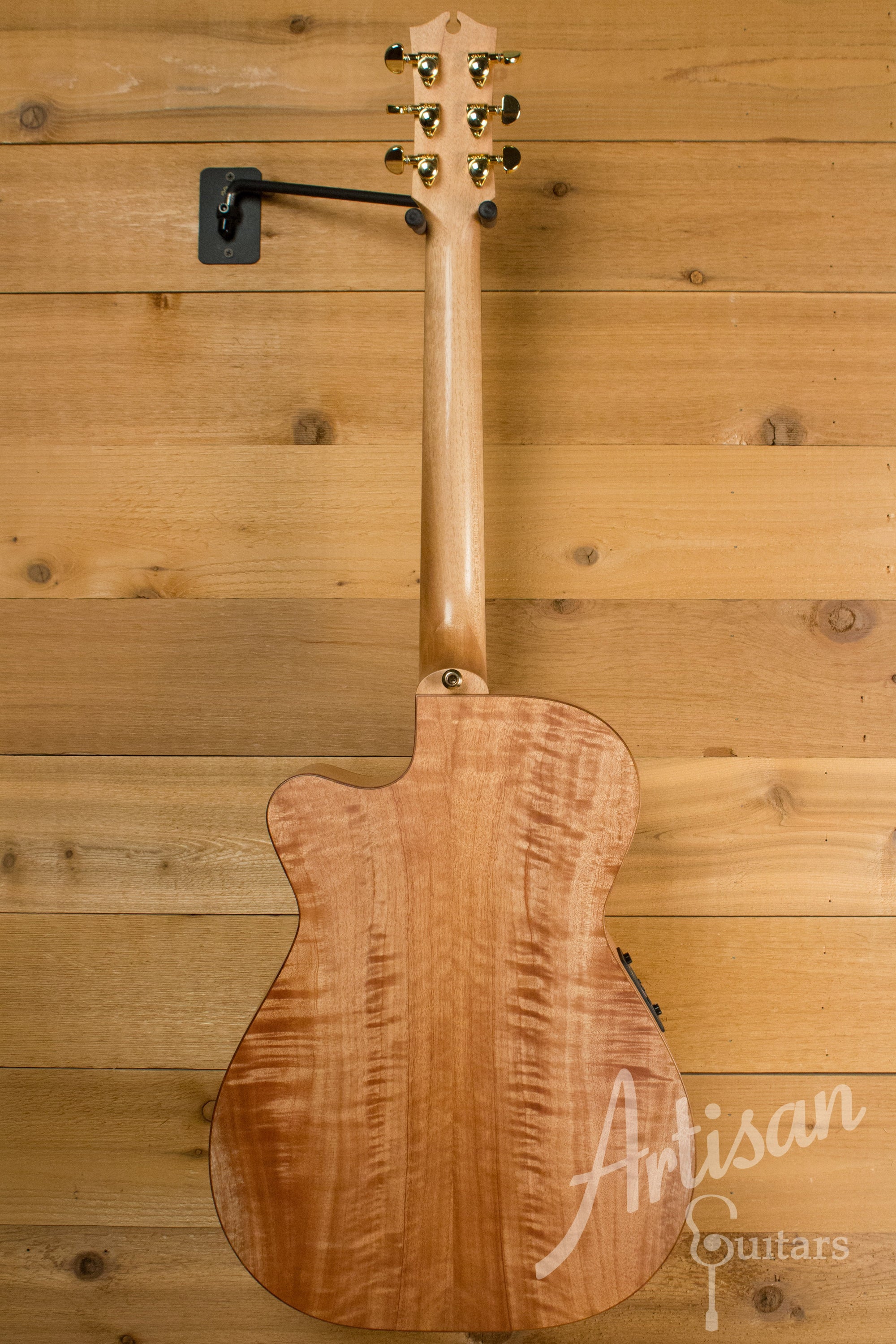 Maton EBG808C MIC FIX Michael Fix Signature Sitka and Queensland Maple with Cutaway Pre-Owned 2014 ID-11204 - Artisan Guitars