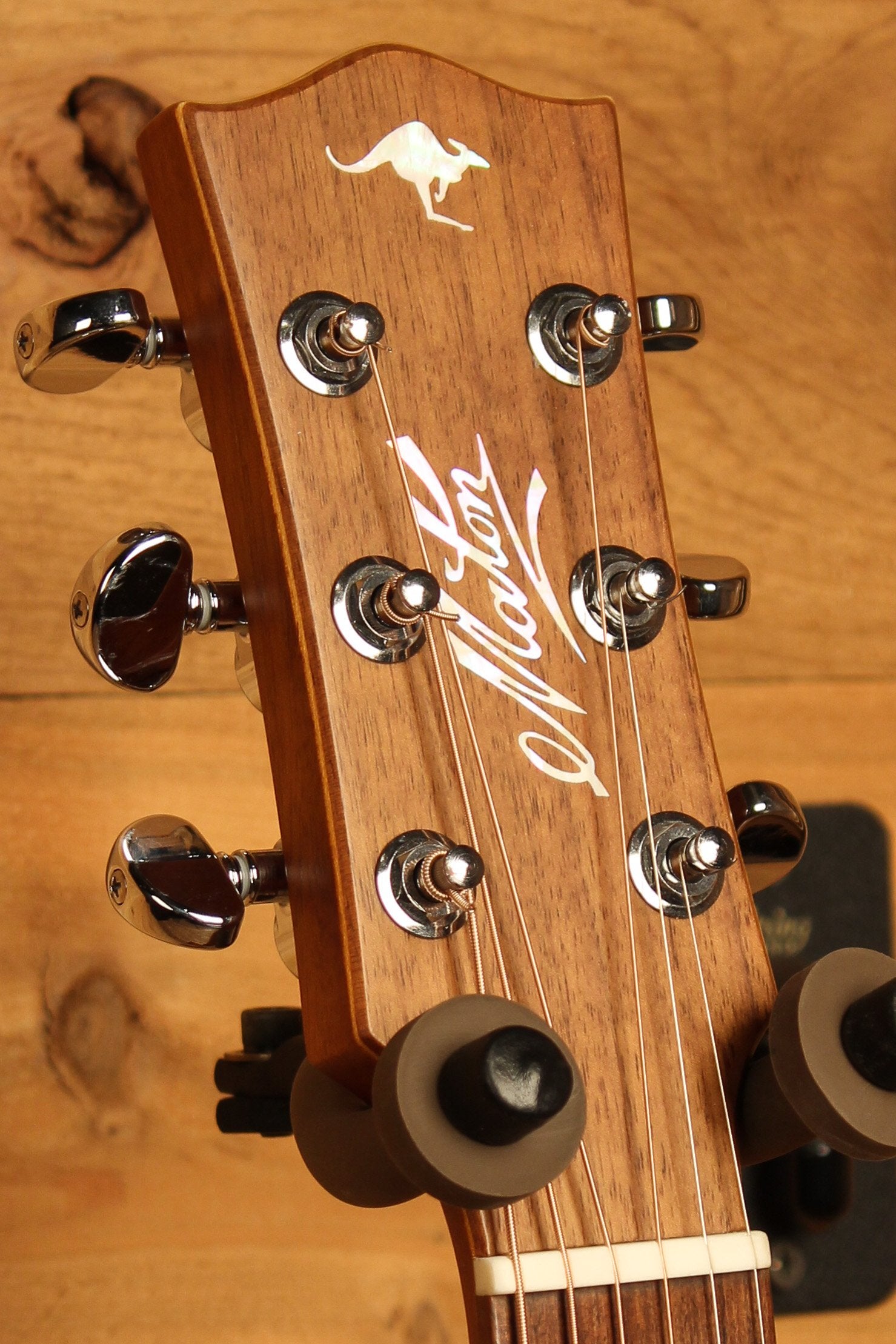 Maton EBG 808C TE Tommy Emmanuel Signature Guitar w/ Cutaway Pre-Owned 2018 ID-13381 - Artisan Guitars