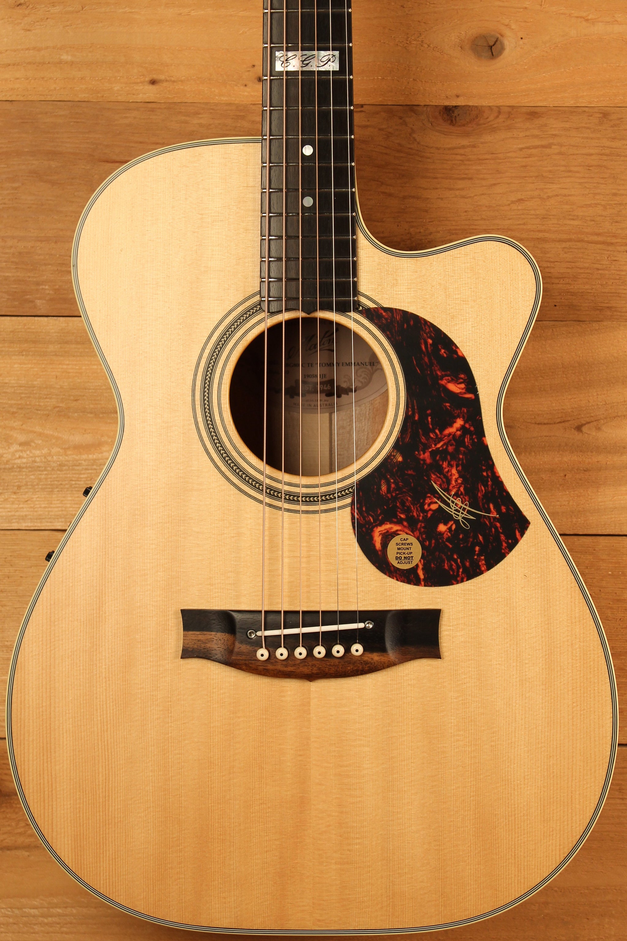Maton EBG 808C TE Tommy Emmanuel Signature Guitar w/ Cutaway ID-13458 - Artisan Guitars