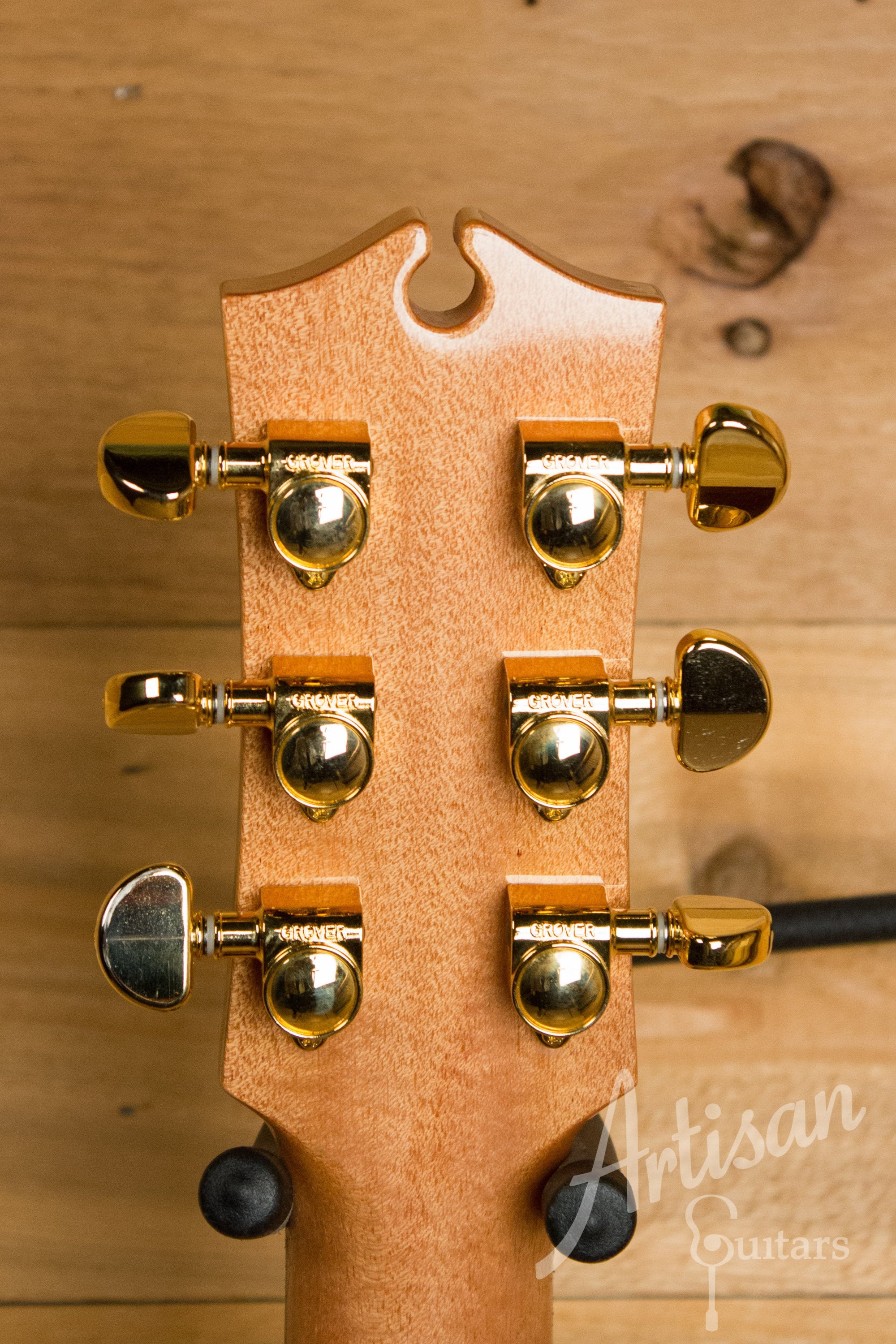 Maton EM 100C 808 Messiah Series Guitar with Sitka and Indian Rosewood Cutaway Pre-Owned 2011 ID-11080 - Artisan Guitars
