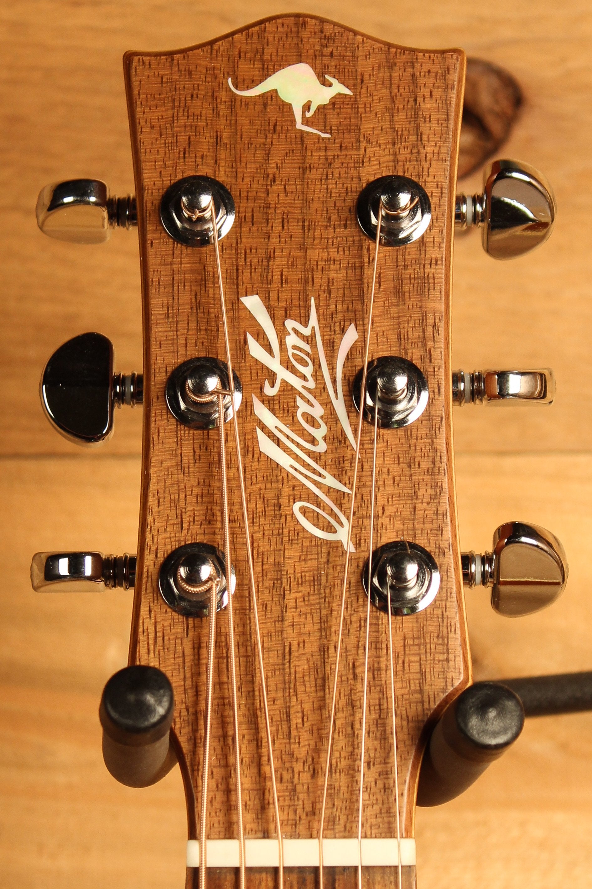 Maton EBG 808C TE Tommy Emmanuel Signature Guitar w/ Cutaway ID-13329 - Artisan Guitars