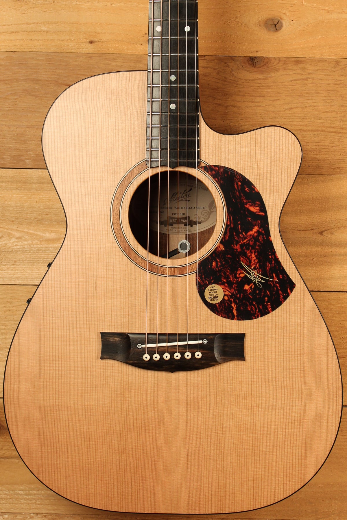 Maton SRS808 Guitar with Western Red Cedar Blackwood and Cutaway ID-13701 - Artisan Guitars