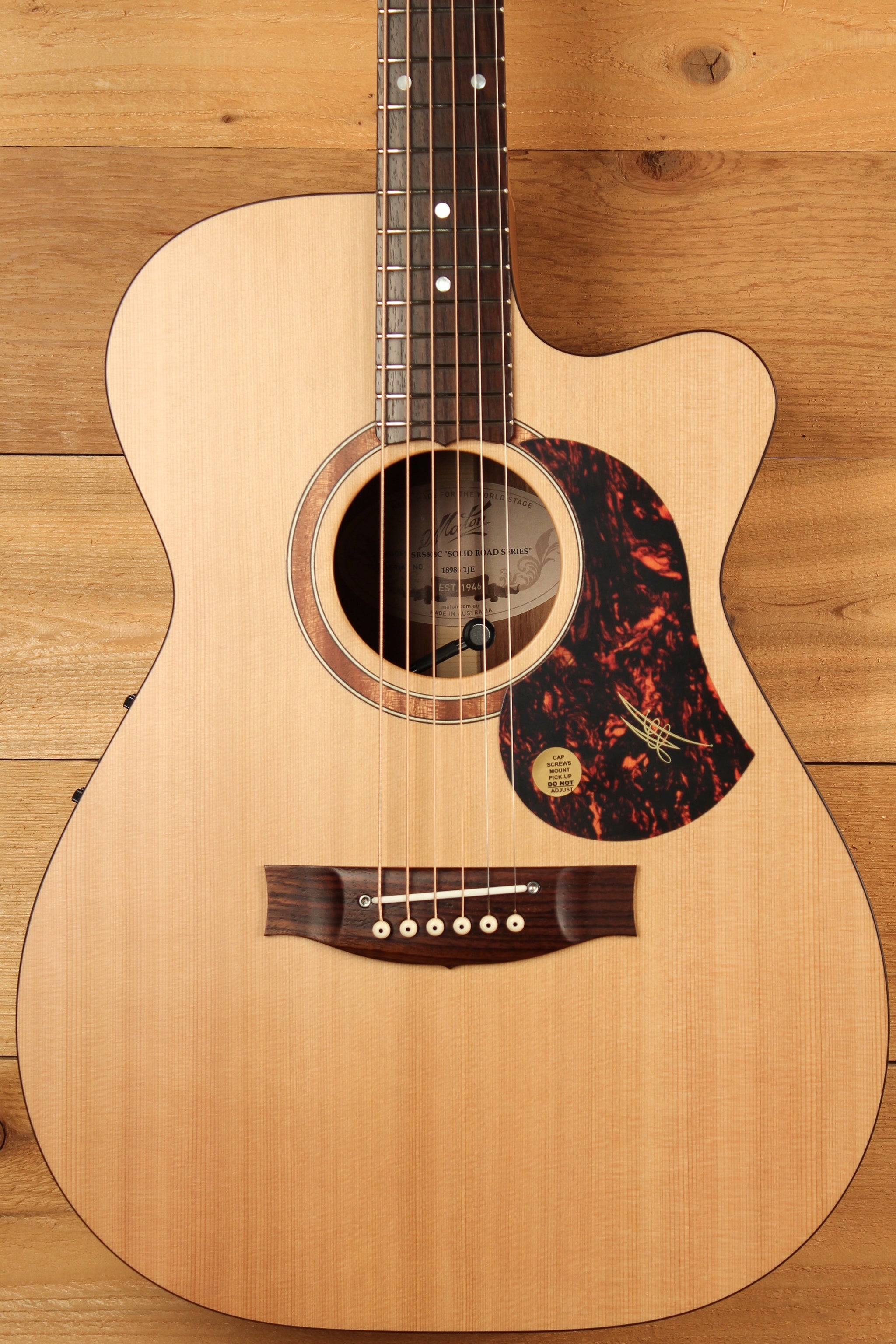 Maton SRS808 Guitar with Western Red Cedar Blackwood and Cutaway ID-13427 - Artisan Guitars