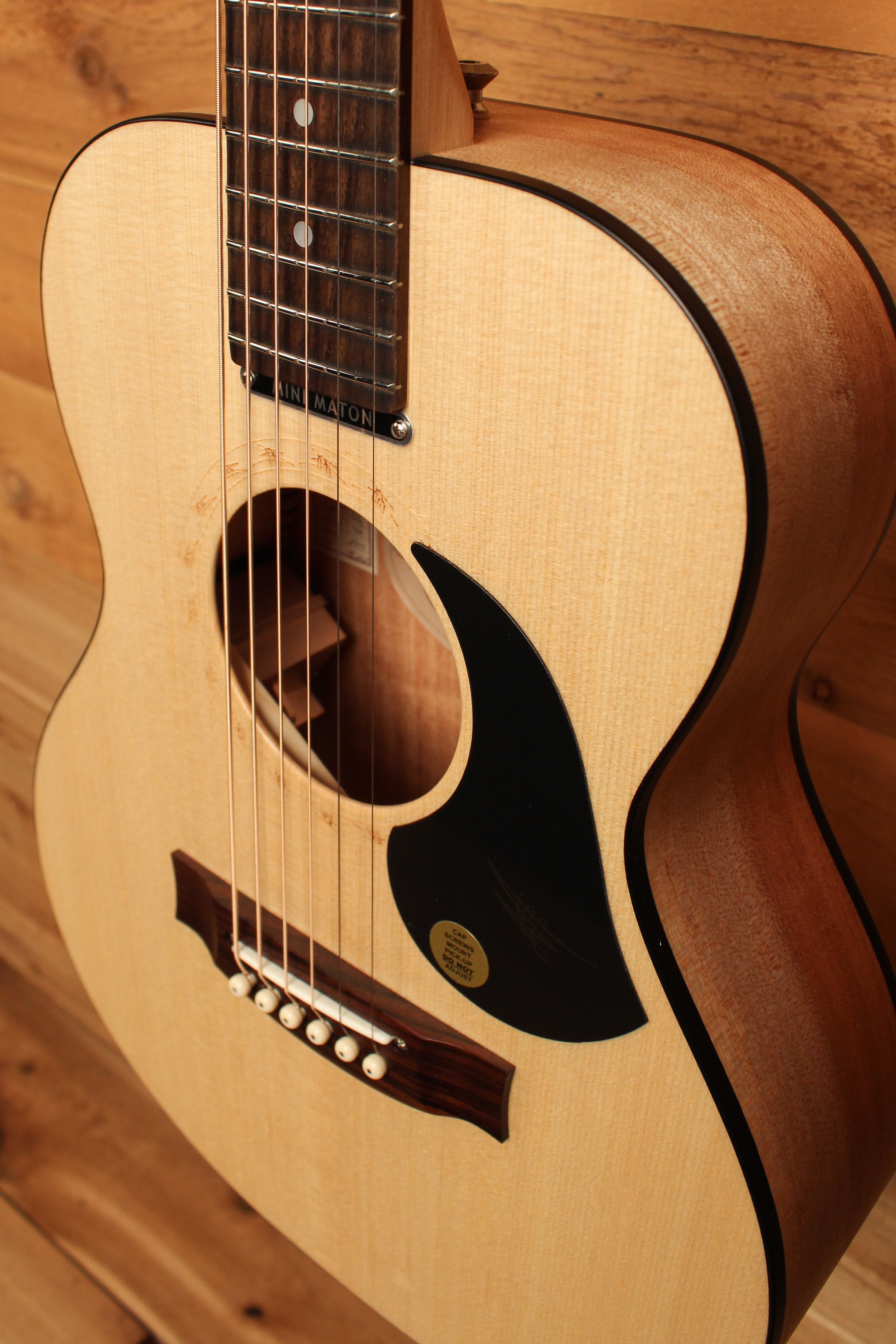 Maton EM6 Mini Guitar Sitka Spuce and Queensland Maple AP5 Original ID-13313 - Artisan Guitars