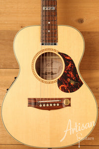 Maton EMTE Tommy Emmanuel Signature Mini Guitar Sitka Spuce and Queensland Maple ID-12901 - Artisan Guitars