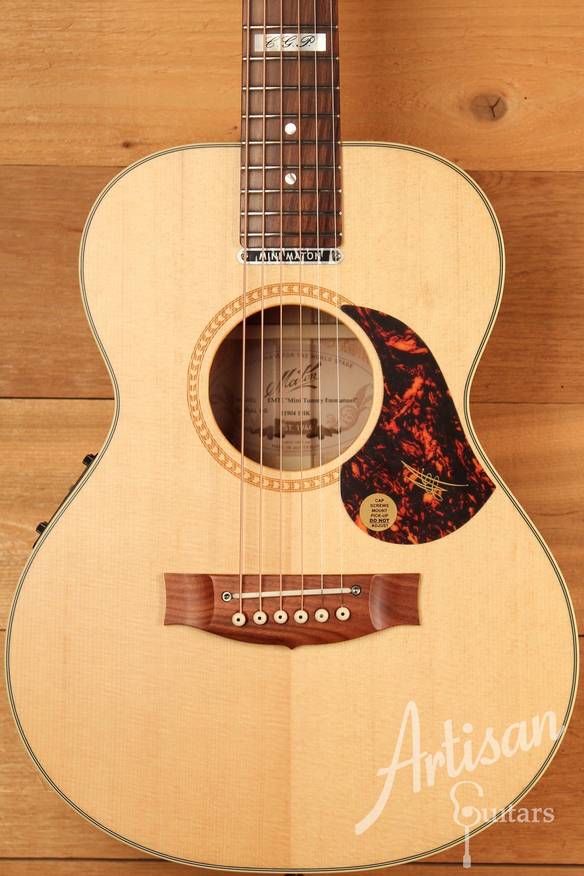 Maton EMTE Tommy Emmanuel Signature Mini Guitar Sitka Spuce & Queensland Maple ID-13019 - Artisan Guitars