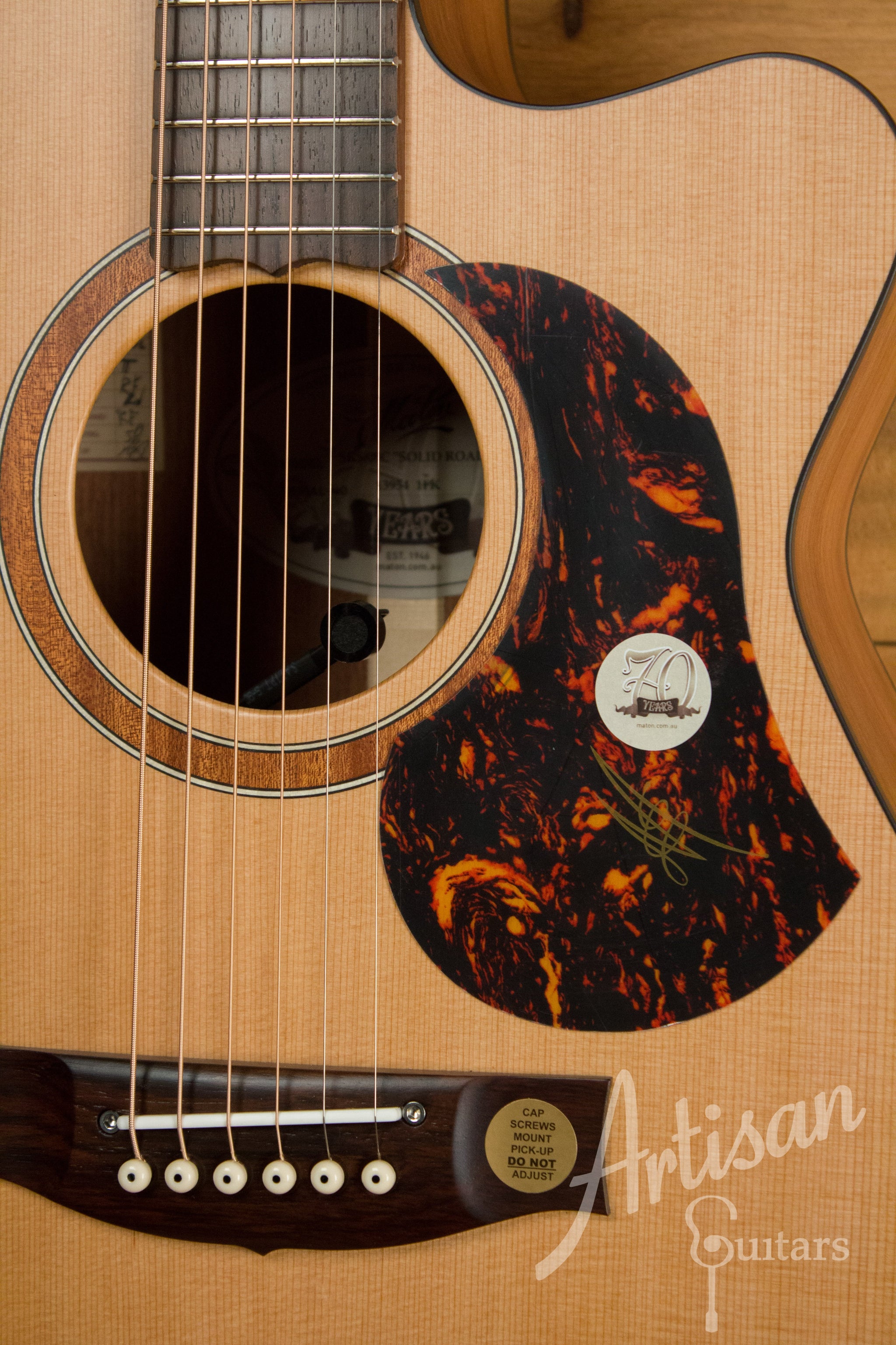 Maton SRS808C Guitar Western Red Cedar and Solid Blackwood Cutaway ID-11207 - Artisan Guitars