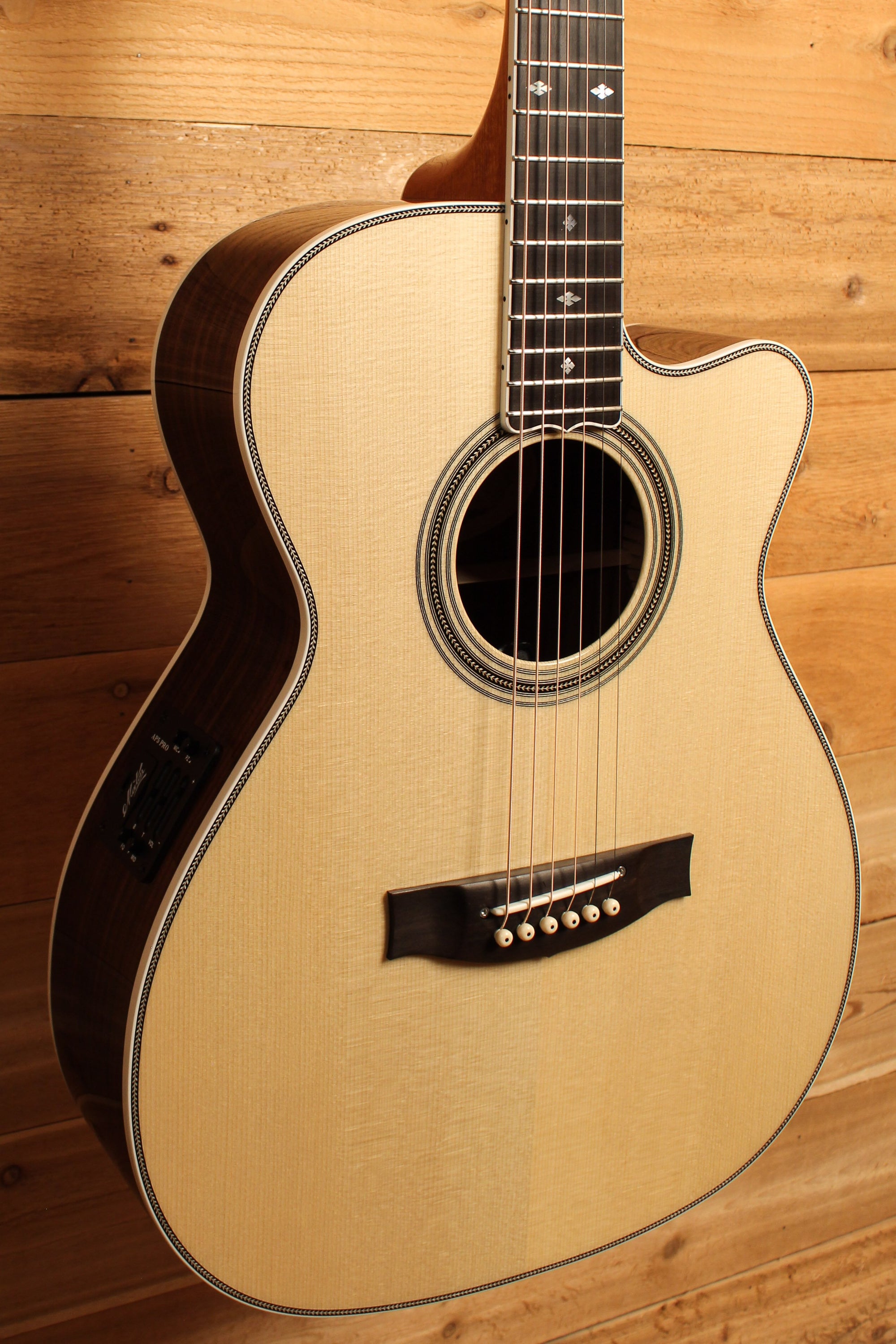 Maton Custom Shop Classic Guitar with European Spruce and Indian Rosewood w/ Cutaway ID-13471 - Artisan Guitars