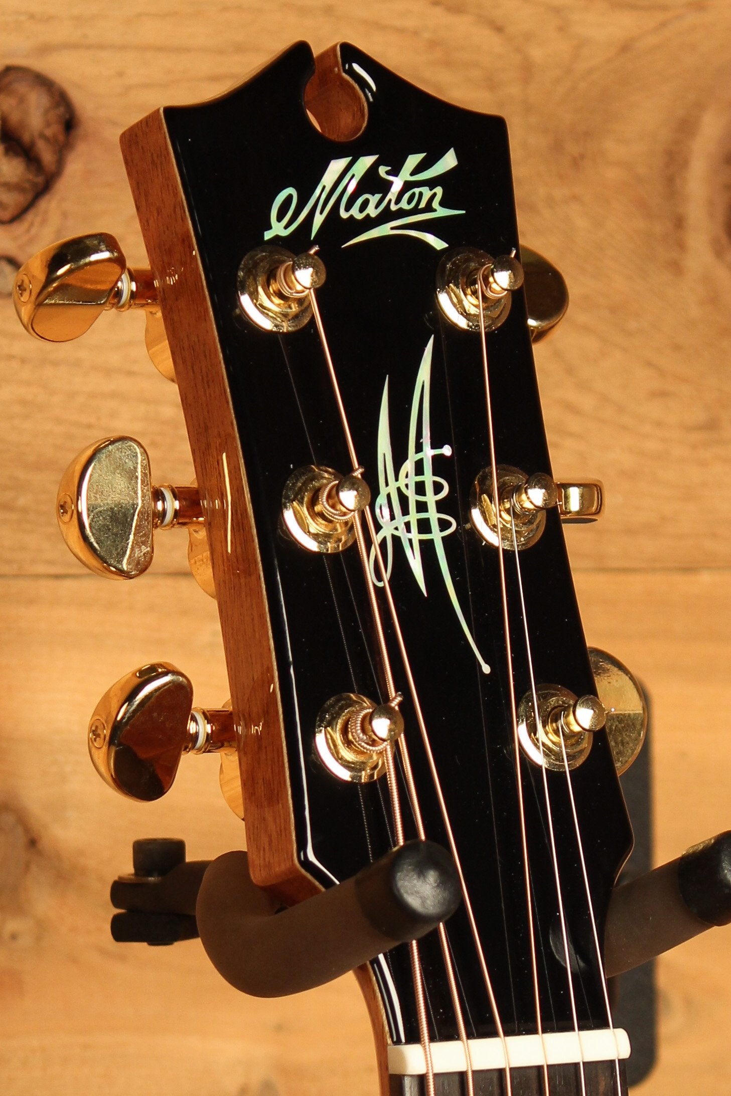 Maton EM100C 808 Messiah Series with Sitka and Indian Rosewood Cutaway ID-13319 - Artisan Guitars
