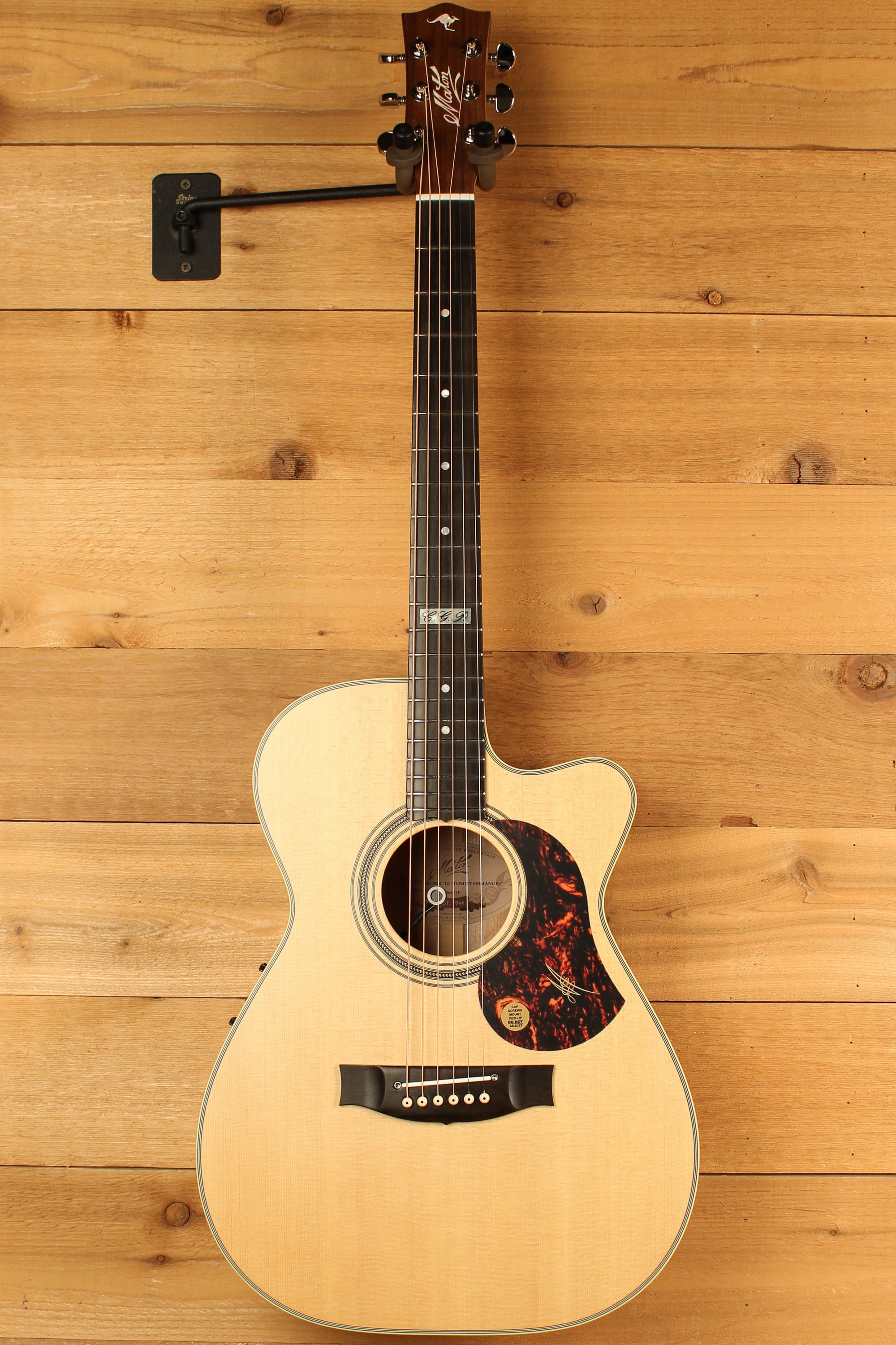 Maton EBG 808C TE Tommy Emmanuel Signature Guitar w/ Cutaway ID-13454 - Artisan Guitars
