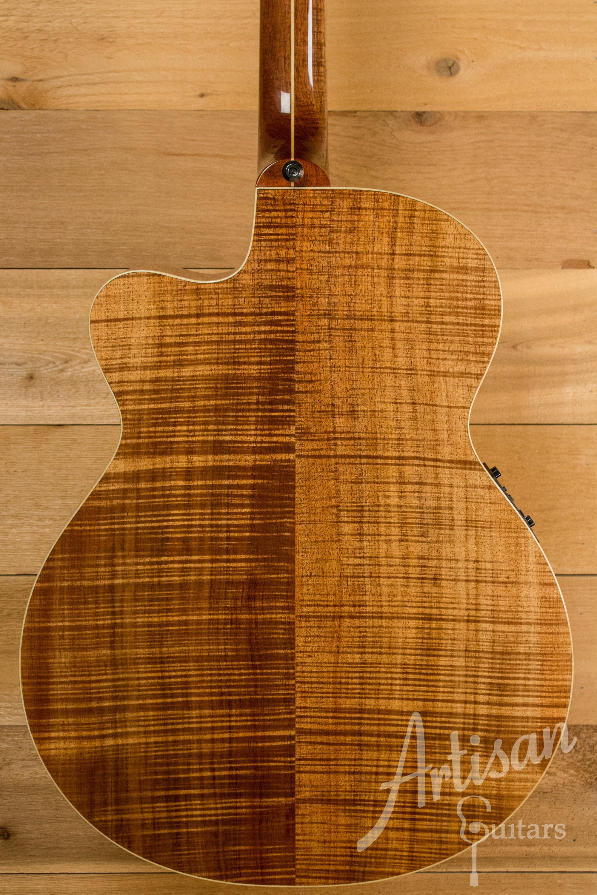 Maton Custom Shop Jumbo Guitar Cutaway with Sitka Spruce and Fiddleback Blackwood ID-11065 - Artisan Guitars