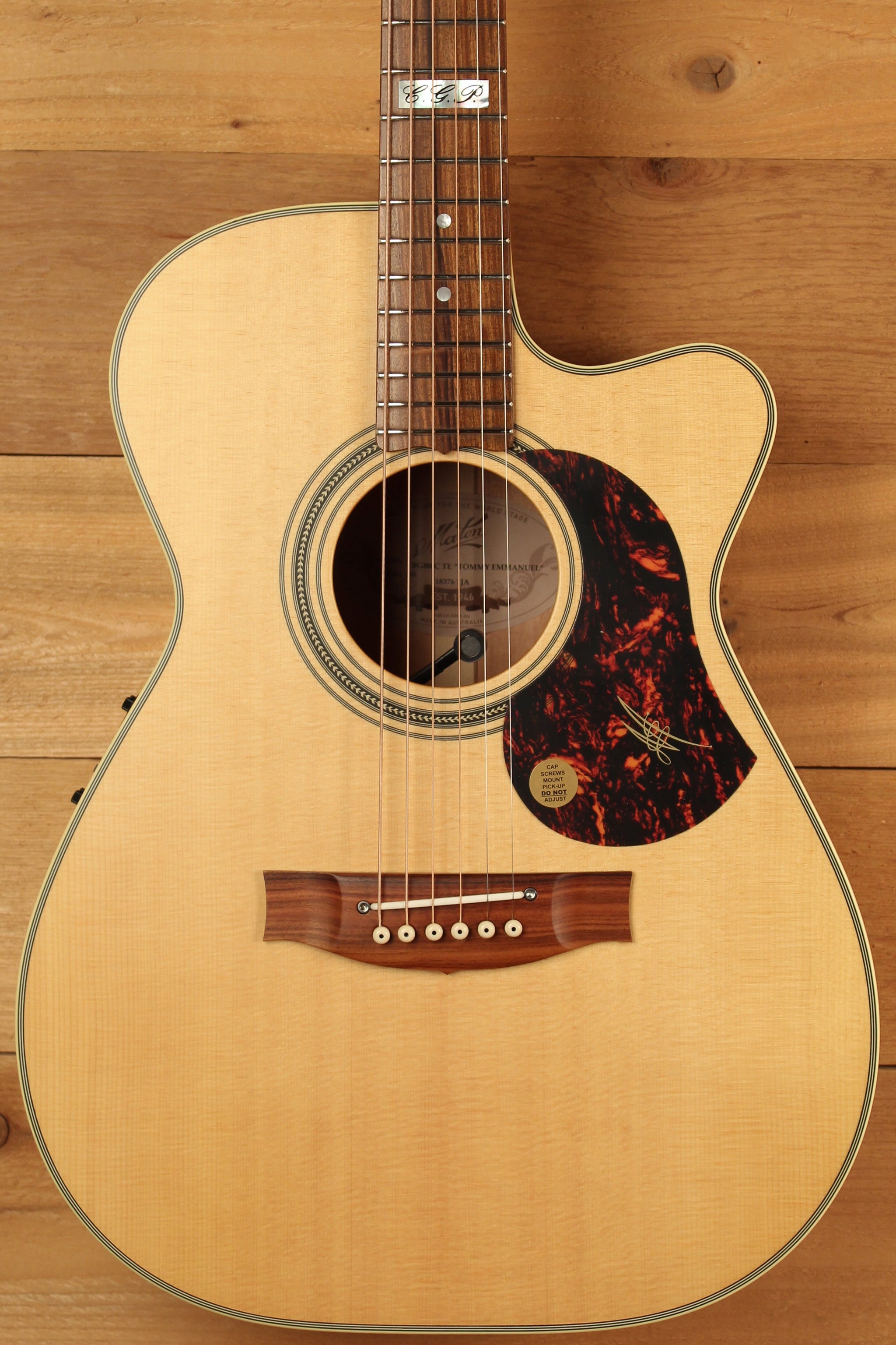 Maton EBG 808C TE Tommy Emmanuel Signature Guitar w/ Cutaway ID-13329 - Artisan Guitars