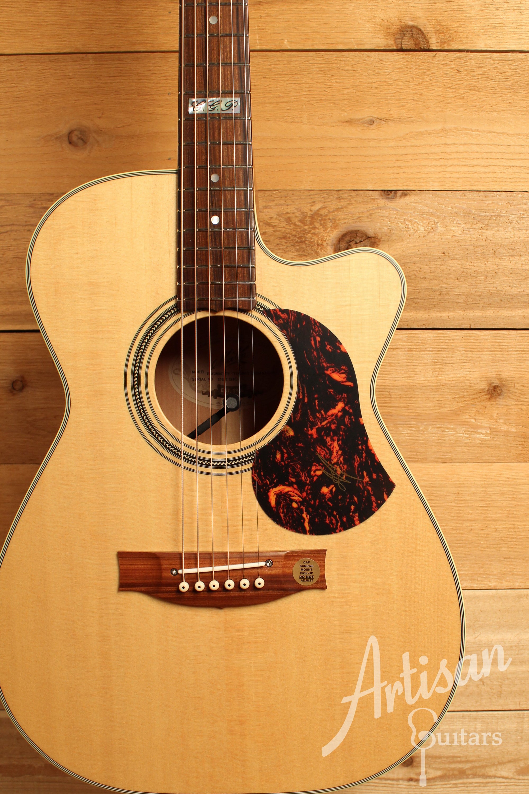 Maton EBG 808C TE Tommy Emmanuel Signature Guitar w/ Cutaway ID-12688 - Artisan Guitars